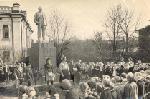 Прием в пионеры в сквере на ул. Карла Маркса. 1960-е гг. Из альбома Мальцевой Нины Алексеевны.