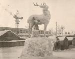 Снежная скульптура на Театральной площади. 1950- е гг. Из альбома Цепелевич Ольги Вениаминовны