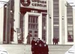 У кинотеатра «Октябрь». Ок. 1960 г.Из альбома Малиной Ольги Анатольевны