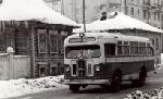 Автобус на улице города Кирова. Сер. 1960-х. Автор: Матюхин А.В. Из альбома Матюхина Александра Васильевича